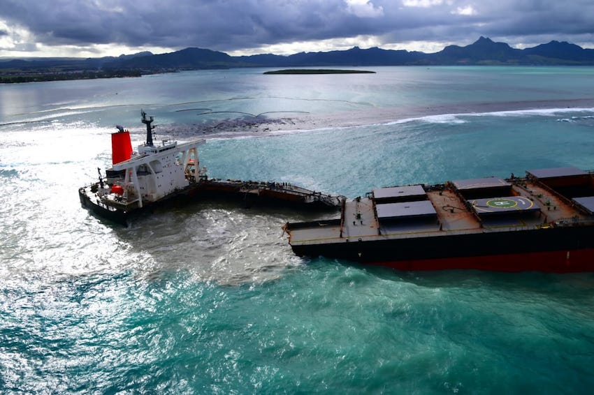 IMO_helping_to_mitigate_the_impacts_of_MV_Wakashio_oil_spill_in_Mauritius_-_50237761237.jpg